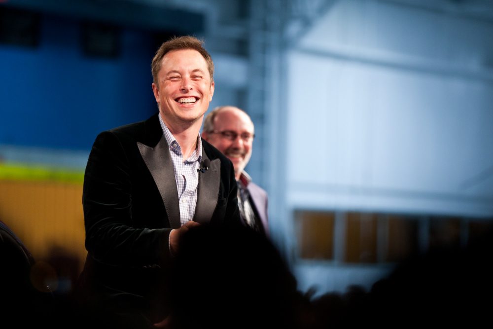 Elon-Musk-Renuncia-Tesla-Brad-Holt_01.jp